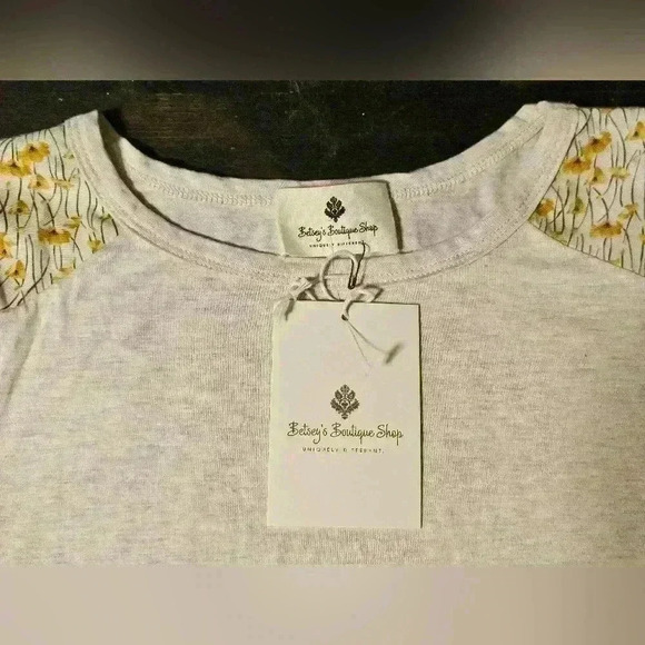 Betsey's Boutique Shop Womens Tan Baseball Tee Shirt w/Long Floral Sleeves NWT S - Picture 9 of 10